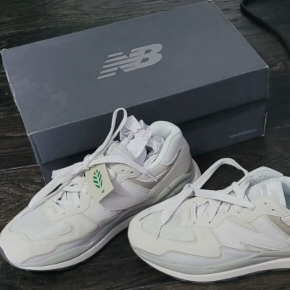 **rare** New Balance Sneakers NWT/Box - Picture 5 of 7